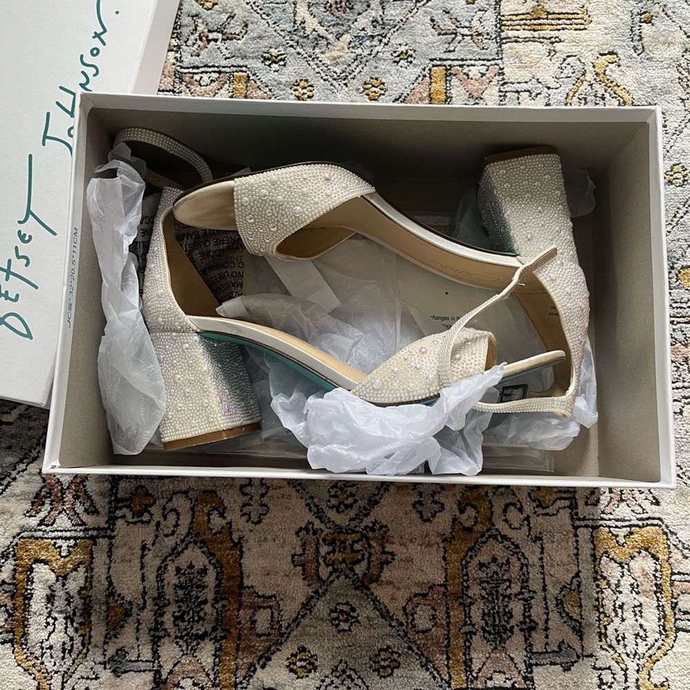 Betsey Johnson Kami Pearl Block Heels 👡